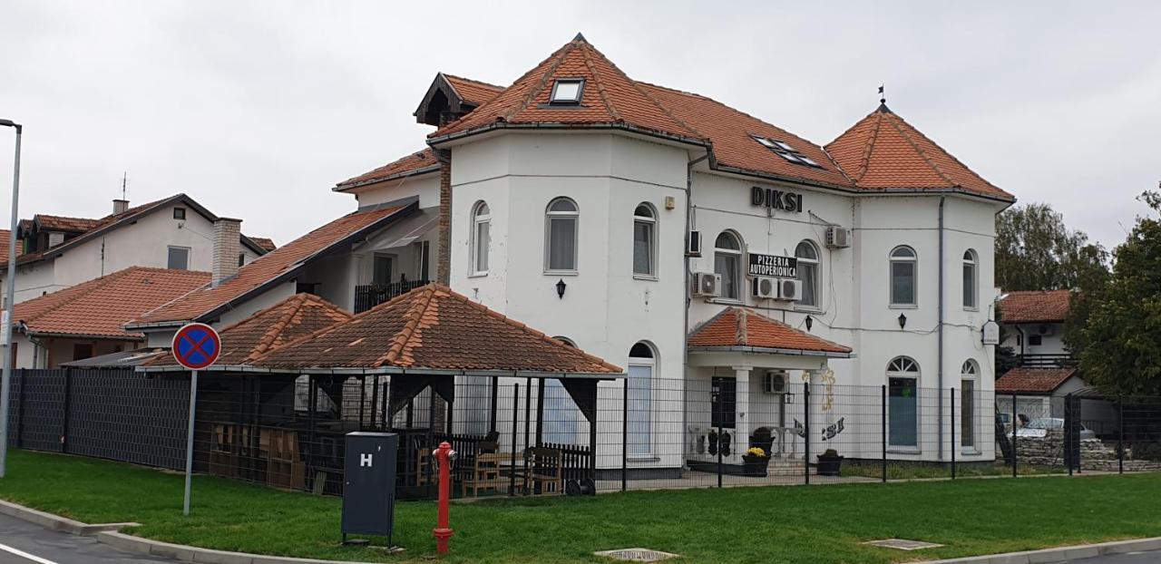Apartmani Diksi Zrenjanin Esterno foto
