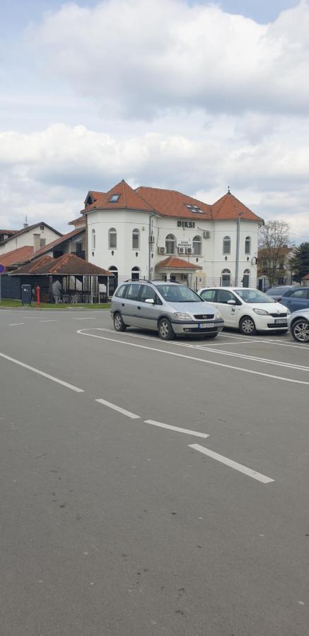 Apartmani Diksi Zrenjanin Esterno foto