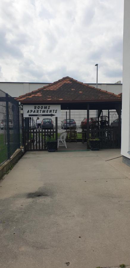 Apartmani Diksi Zrenjanin Esterno foto