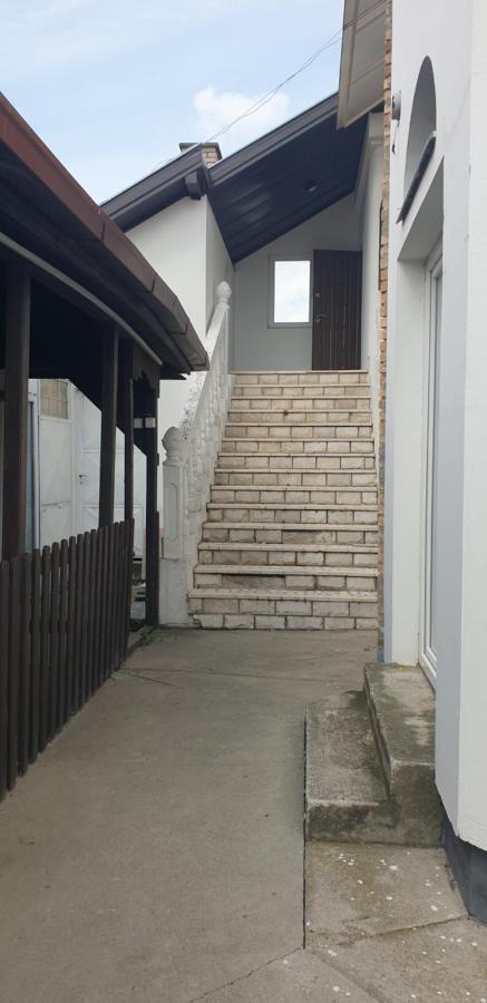 Apartmani Diksi Zrenjanin Esterno foto