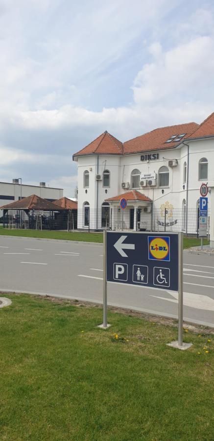 Apartmani Diksi Zrenjanin Esterno foto
