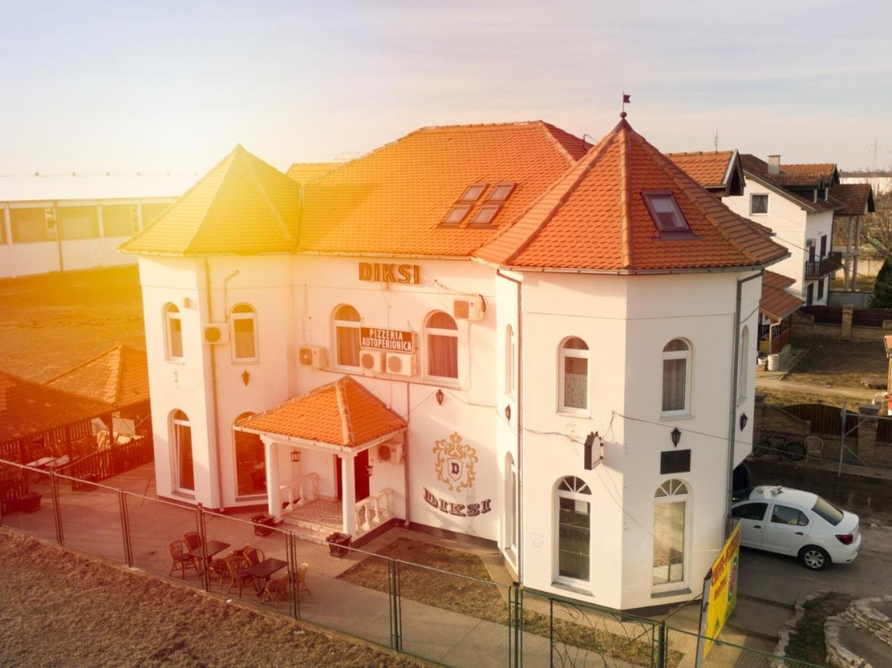 Apartmani Diksi Zrenjanin Esterno foto