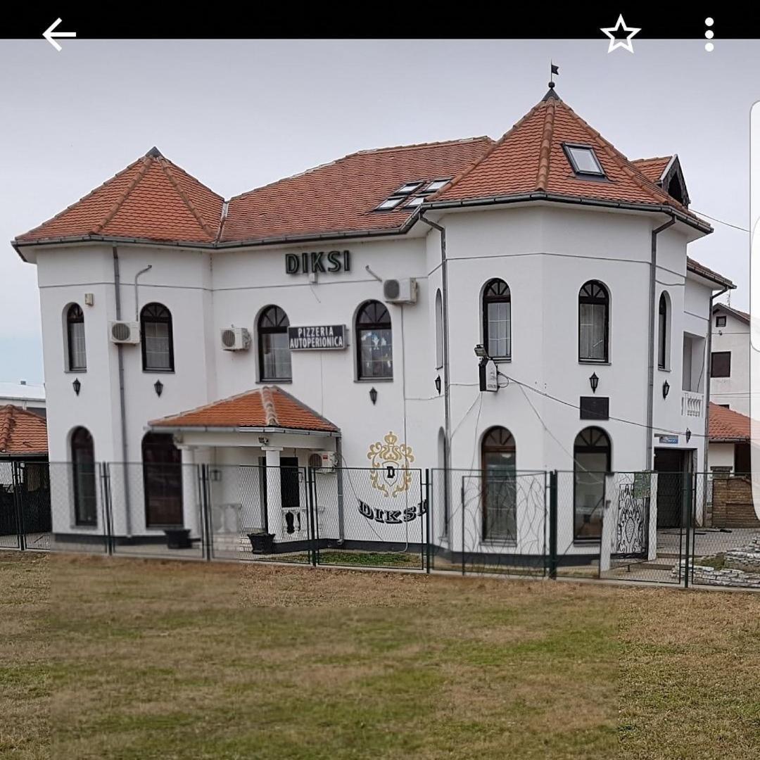 Apartmani Diksi Zrenjanin Esterno foto