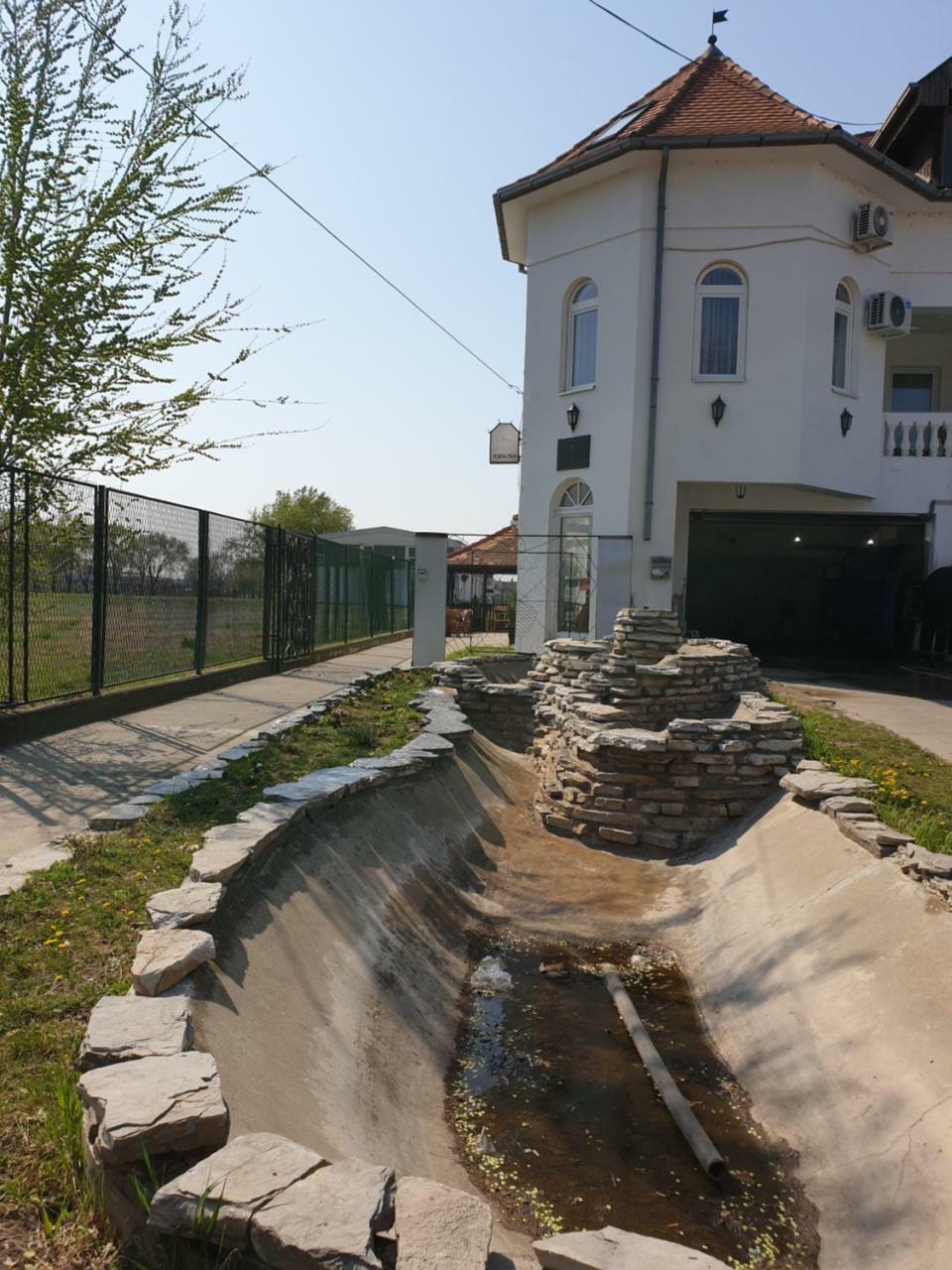 Apartmani Diksi Zrenjanin Esterno foto