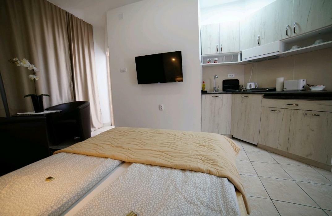 Apartmani Diksi Zrenjanin Esterno foto