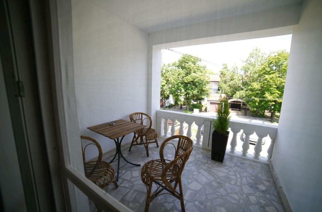 Apartmani Diksi Zrenjanin Esterno foto