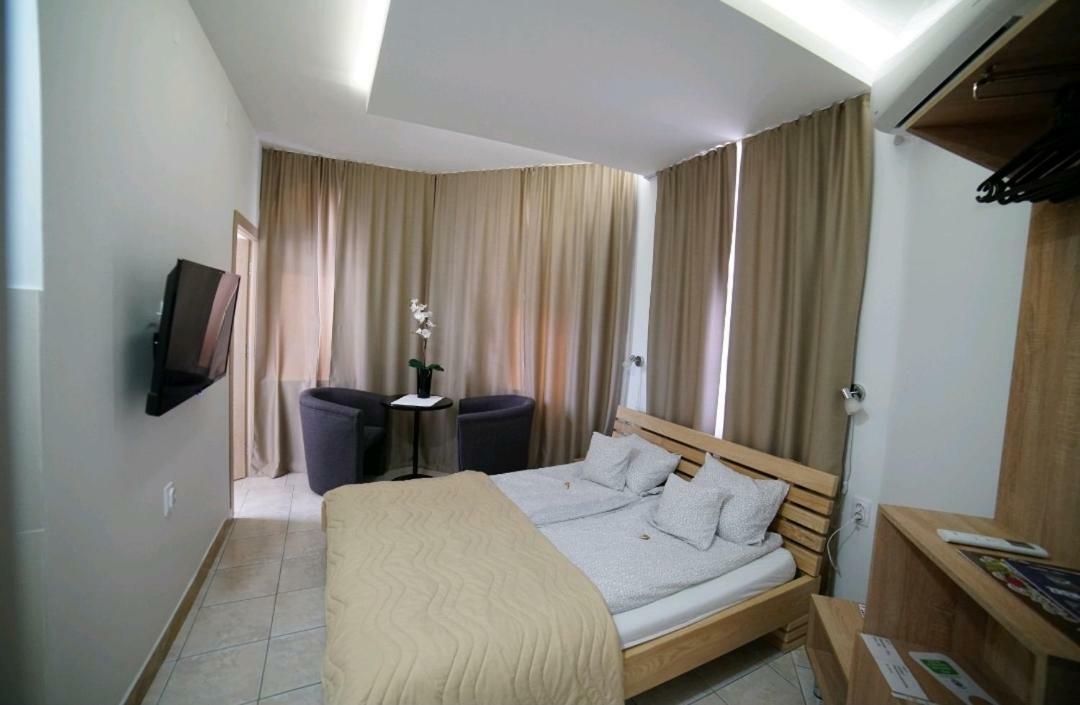 Apartmani Diksi Zrenjanin Esterno foto
